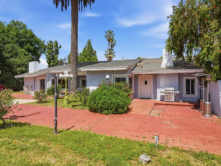 8647 Corbin Ave — Photo 4