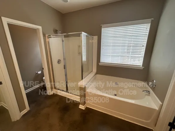 8903 Darcy Hopkins Dr, Charlotte, NC 28277