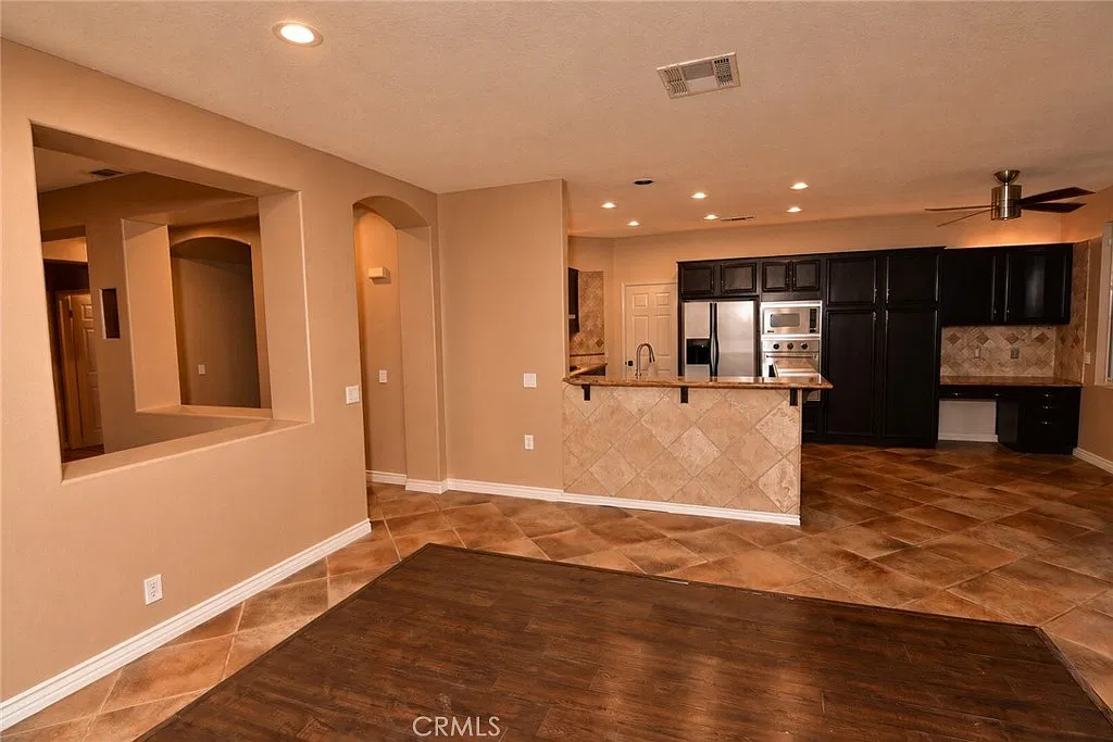 5 bed, 3149 sqft, $5,500 — Photo 4