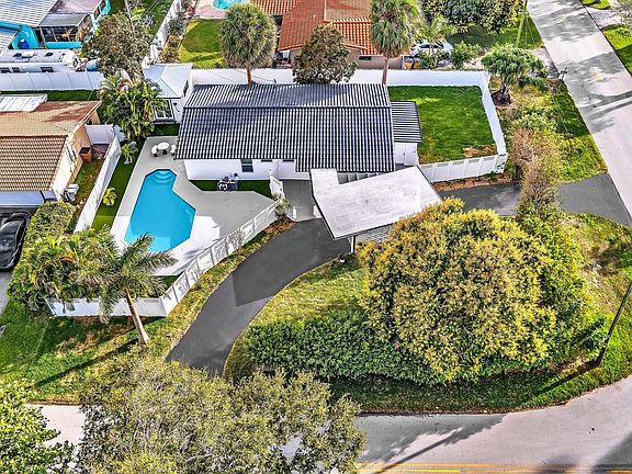 5th image of 1210 SE 8 Court