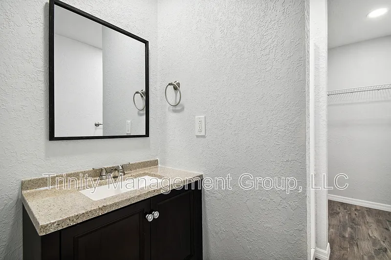 1 bed, 1.0 bath, 180 sqft, $1,196 — Photo 2