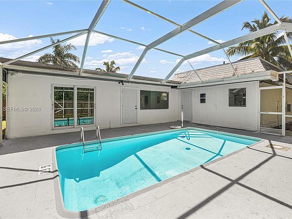 3rd image of 417 SW 1st Ave