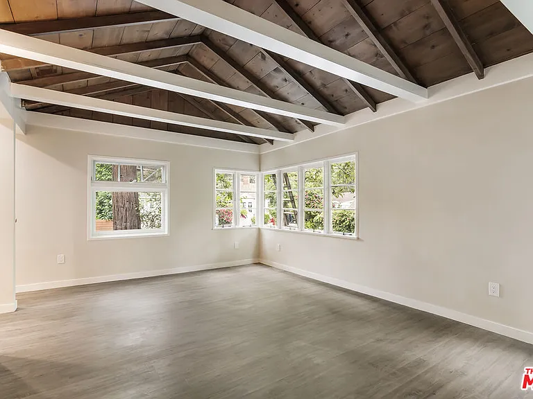 937 N Beverly Glen Blvd — Photo 1