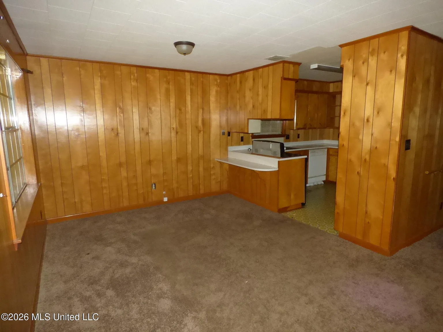 2 bed, 1.0 bath, 1062 sqft, $950 — Photo 2