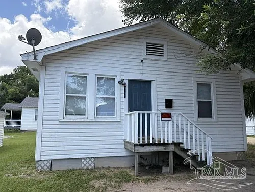 2709 N Davis Hwy Photo 1