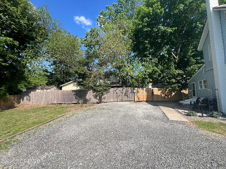148 W Sylvania Ave #B — Photo 28