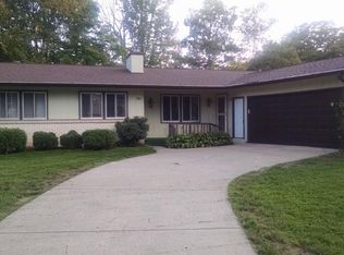 2940 Okemos Dr SE, Grand Rapids, MI 49546