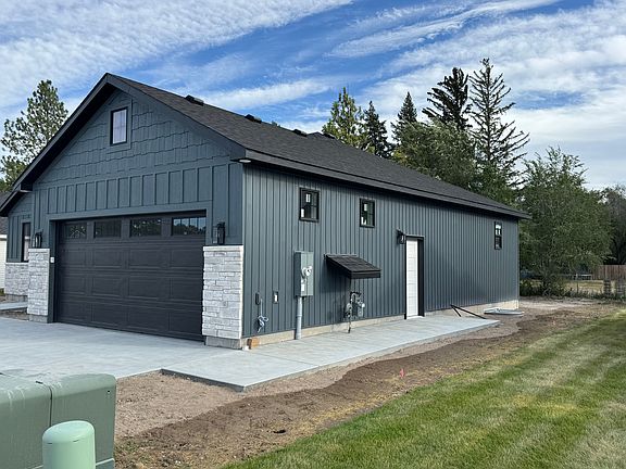 2nd image of 1043 Harris Loop