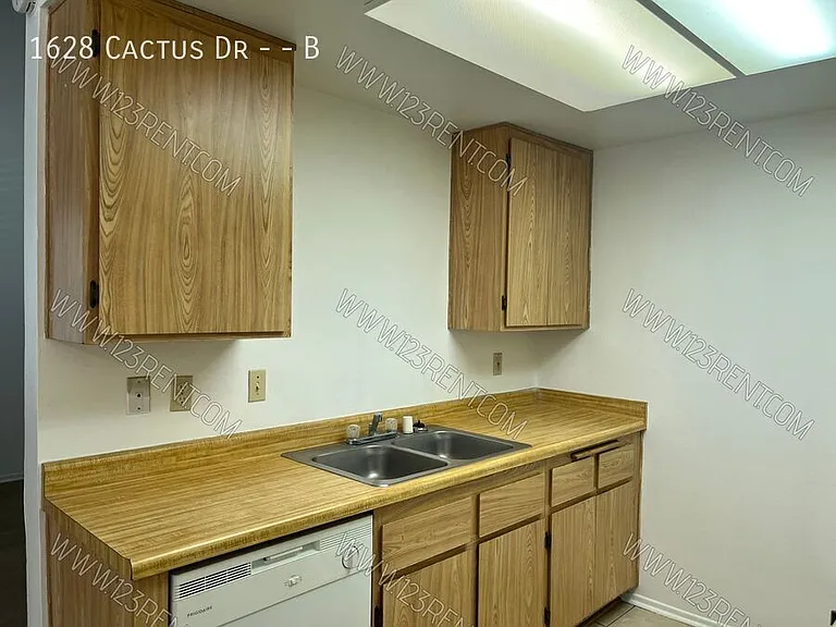 1628 Cactus Dr #B — Photo 7
