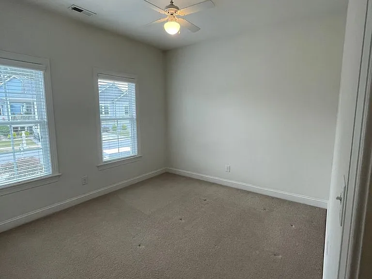 605 Viccars Ln — Photo 14