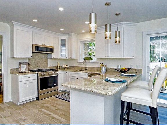 Gorgeous bright kitchen