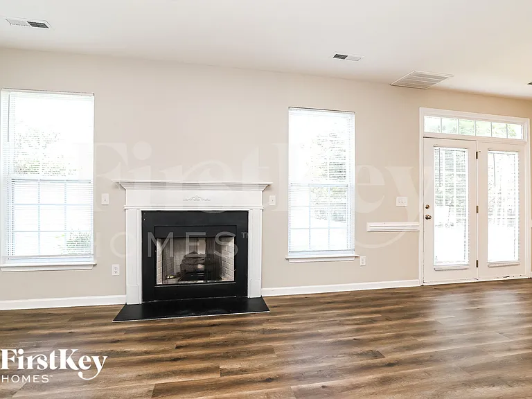 705 Hawthorn Ridge Dr — Photo 11
