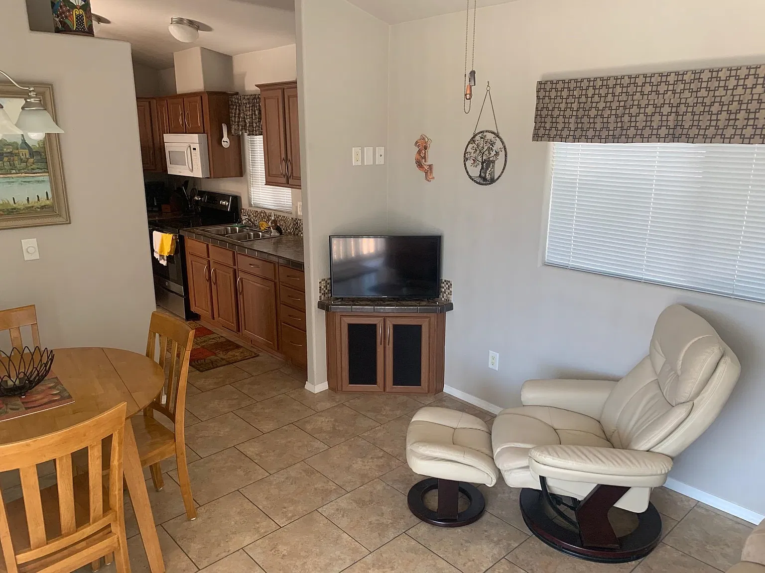 1 bed, 1.0 bath, 450 sqft, $1,000 — Photo 2