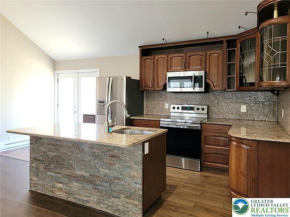 5th image of 867 Underwood Rd W