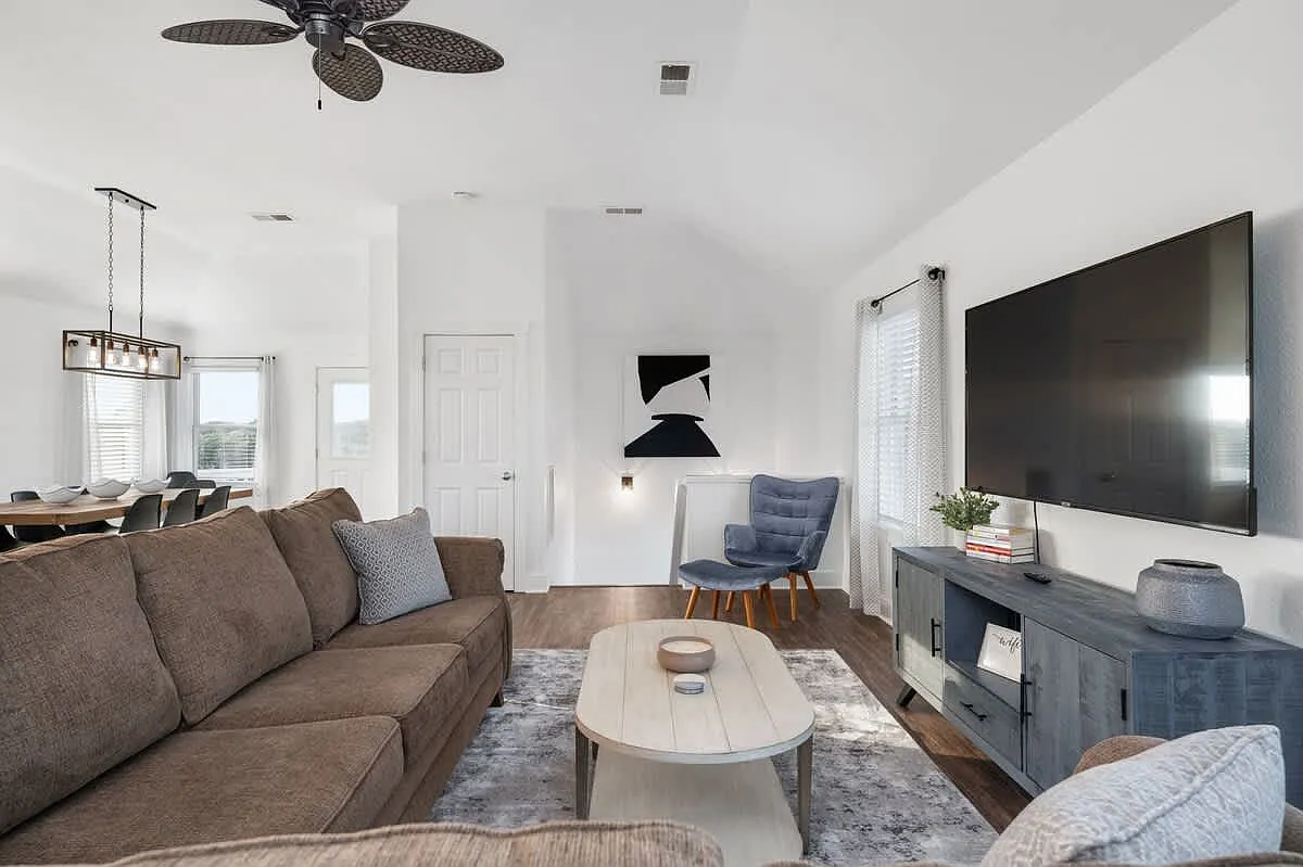 223 W Hayman Blvd — Photo 4