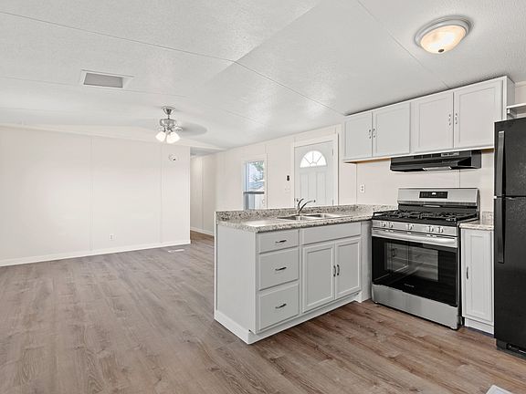 4th image of 2074 E 8th St #3