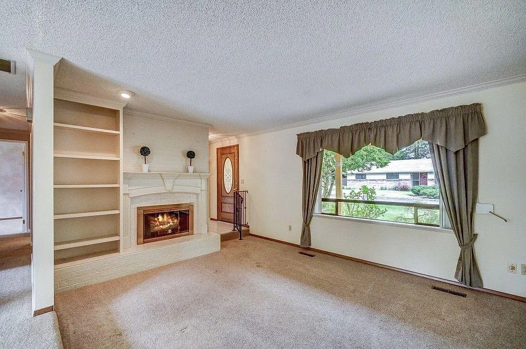 3 bed, 1612 sqft, $2,950 — Photo 2