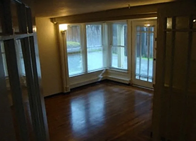 2545 Benvenue Ave — Photo 17