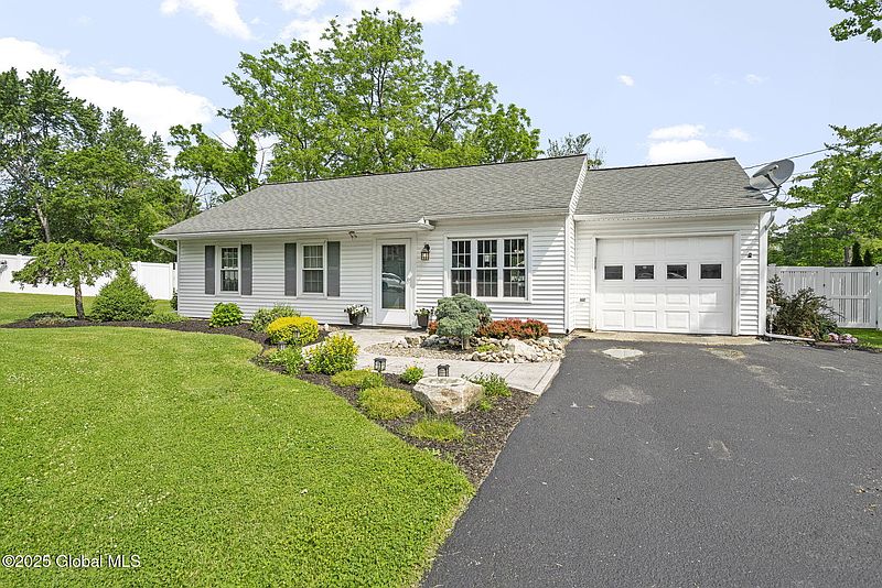 3rd image of 11 Thatcher Drive