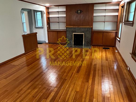 2nd image of 827 Superior Ave