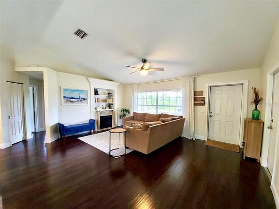 5th image of 7041 Hawksbury St