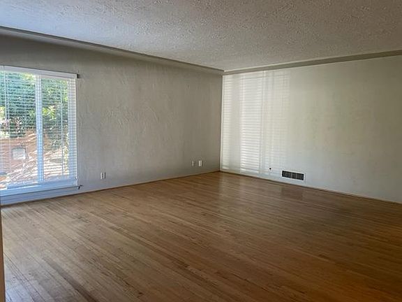 3rd image of 2045 N Thorne Ave