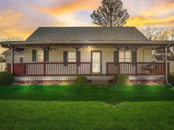 110 S Main St, Smithton, IL 62285