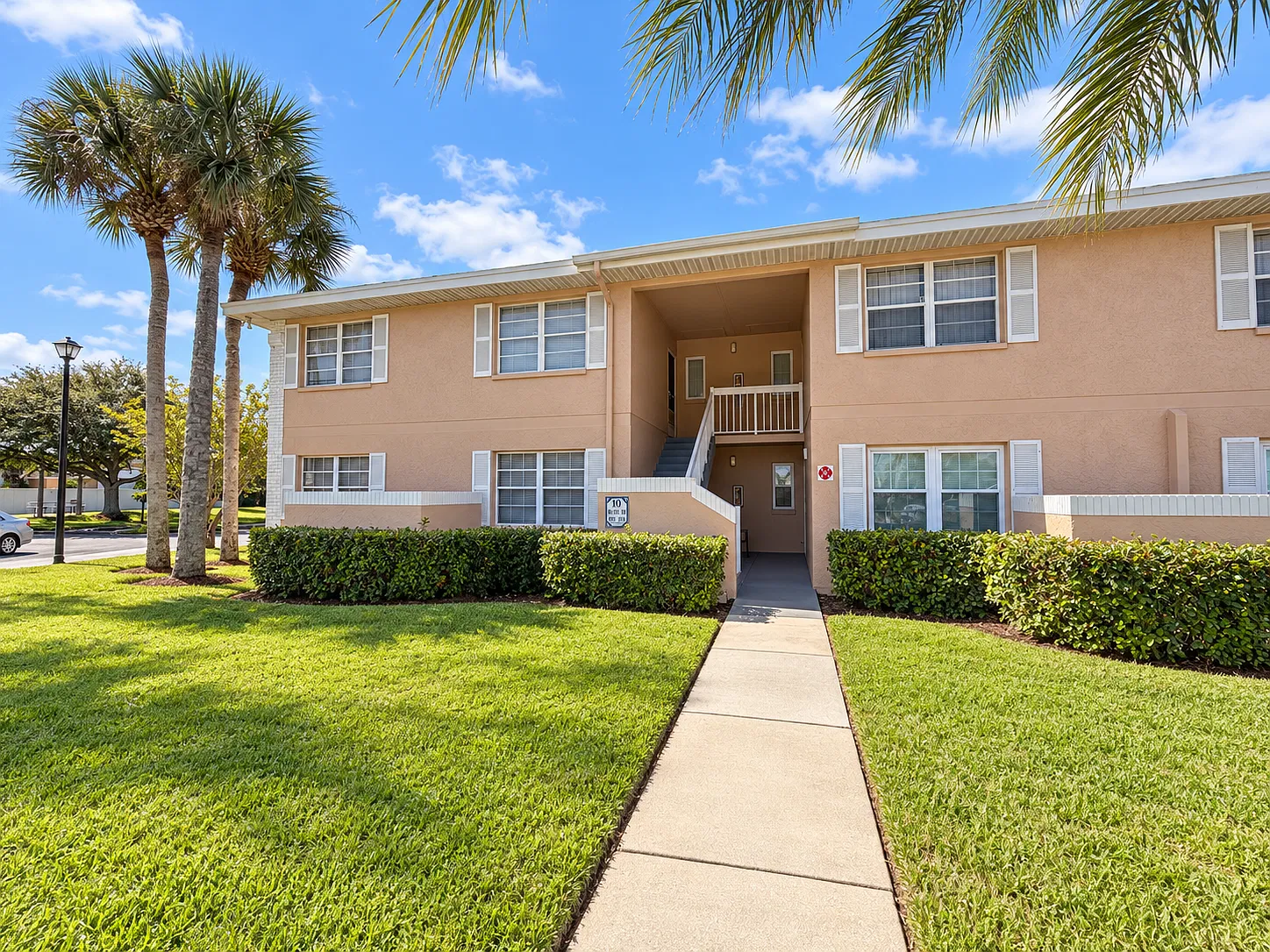 3 bed, 891 sqft, $1,600 — Photo 1