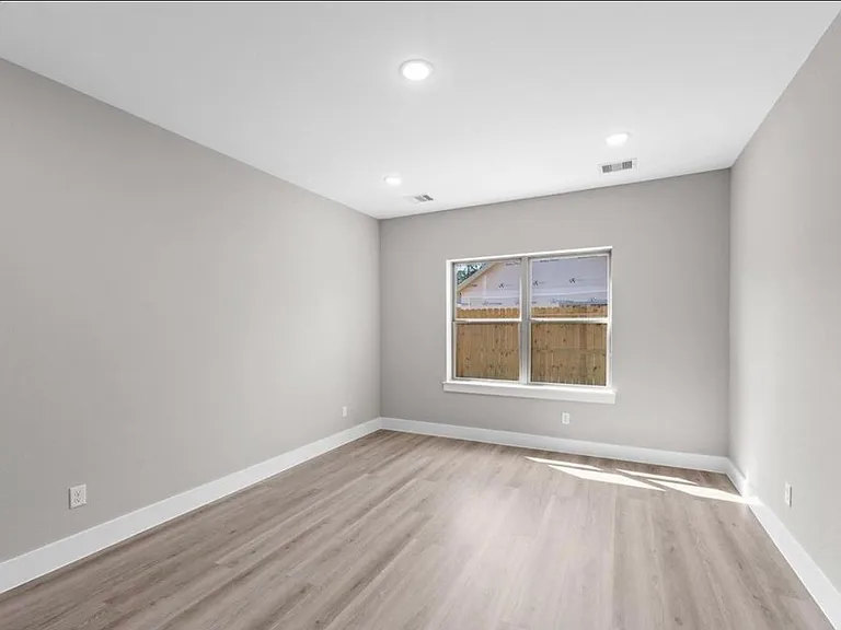 2518 Liguria Ln — Photo 29