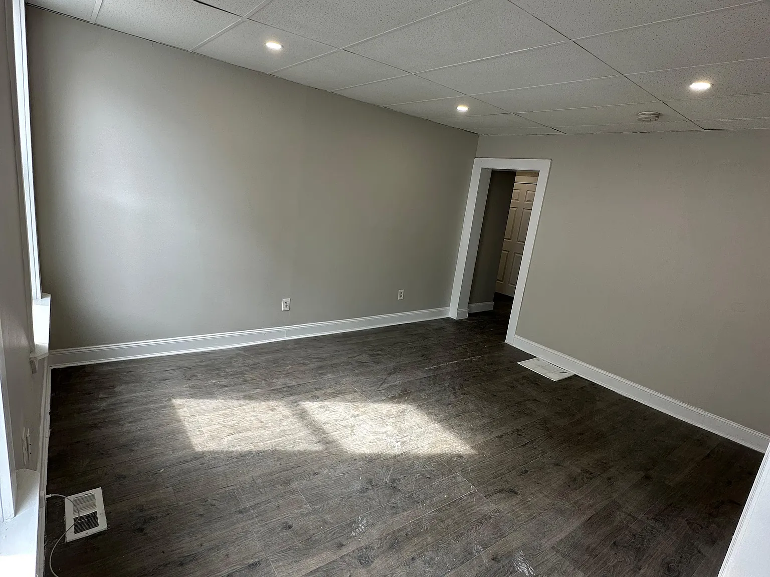 5 bed, 1800 sqft, $3,000 — Photo 3