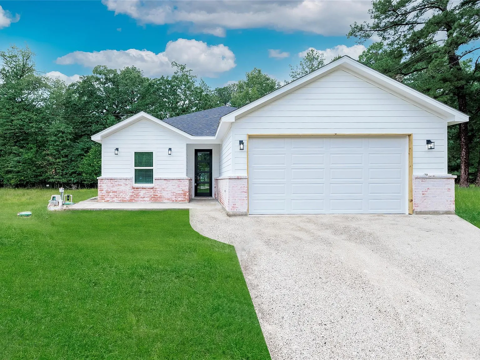 3 bed, 2.5 bath, 1783 sqft, $2,200 — Photo 1