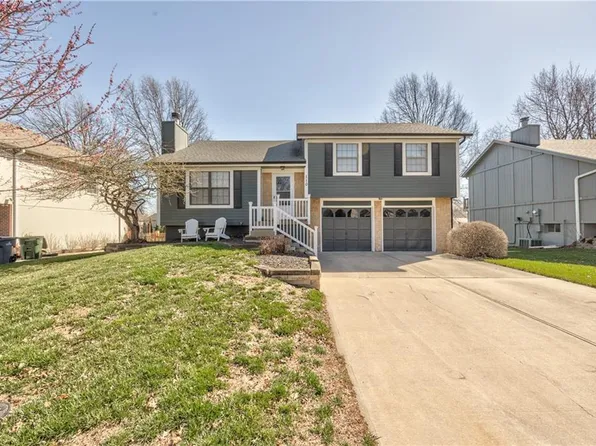 110 S Janell Dr, Olathe, KS 66061
