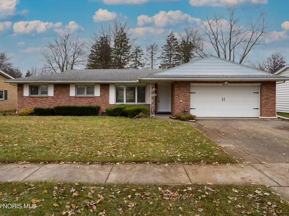 1073 Westbrook Dr, Perrysburg, OH 43551