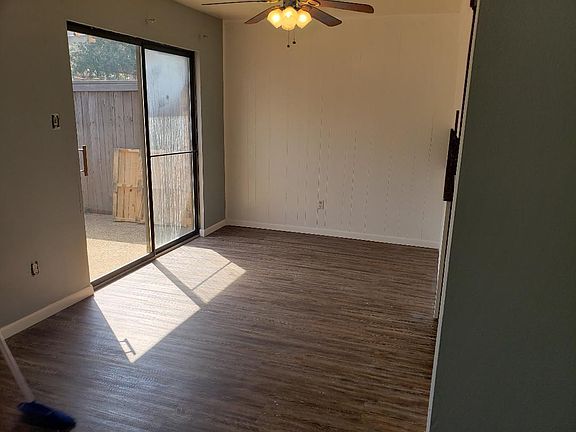 5th image of 200 Parklane Dr #200
