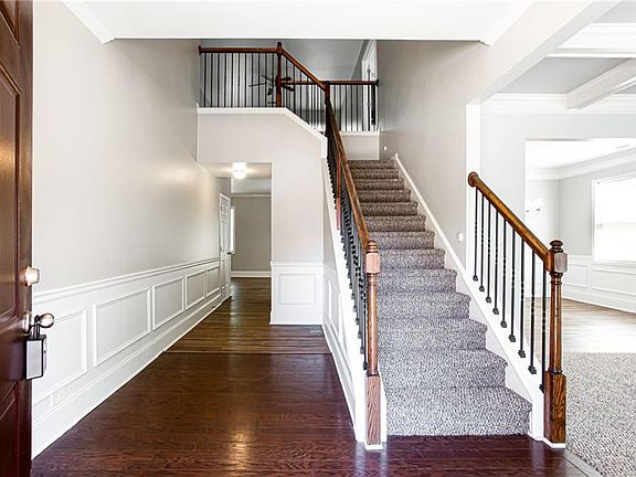 4th image of 1699 Balmoral Dr SW