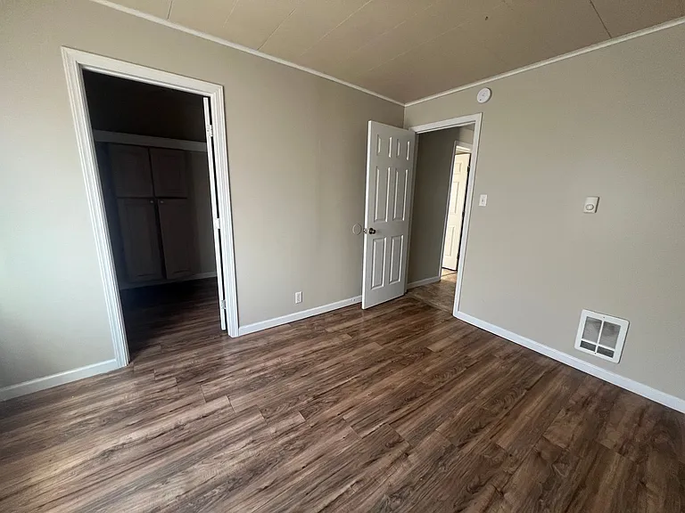 1836 Myrtle St — Photo 9