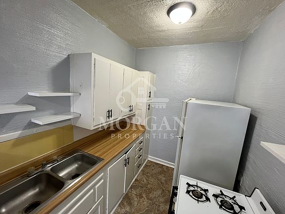 5th image of 1231 W Walnut St #204