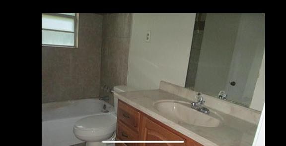 4th image of 2911 Normandy Dr