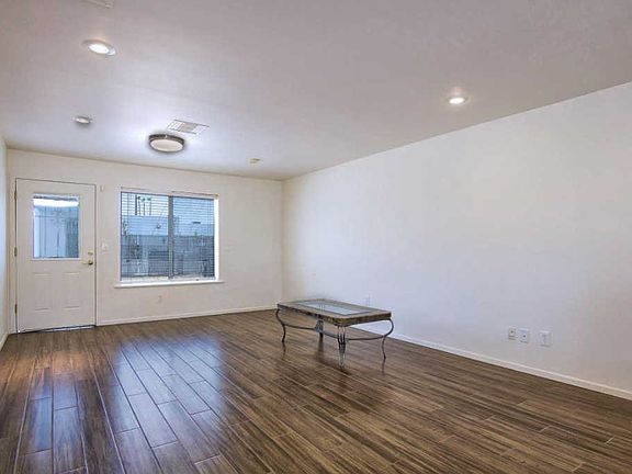 4th image of 4143 E Catalina Dr