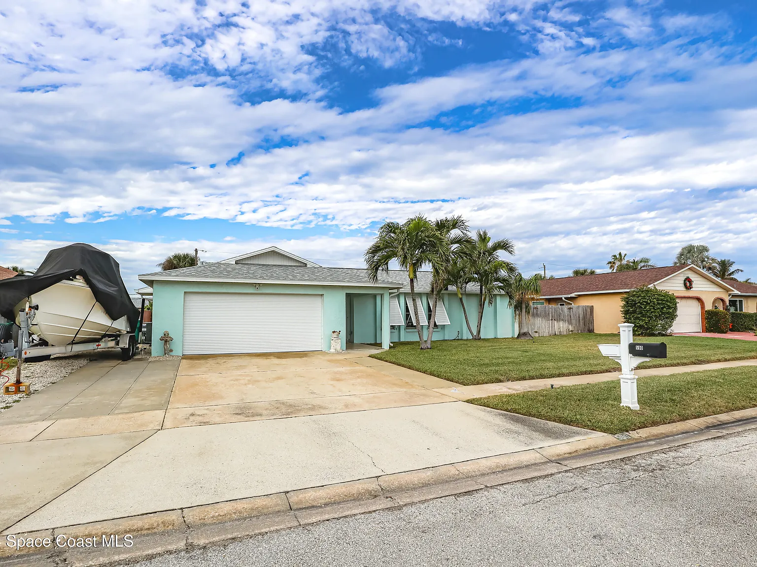 3 bed, 2.0 bath, 1602 sqft, $4,500 — Photo 2