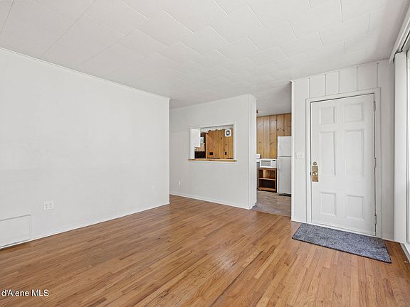 4th image of 1004 N C St