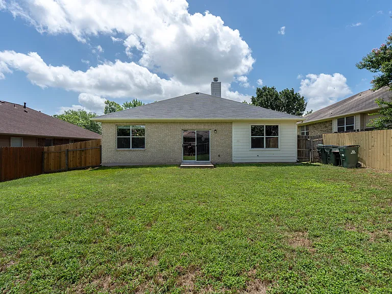 144 Oxford Dr — Photo 20