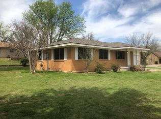 207 Hampton Rd, RUSH SPRINGS, OK 73082