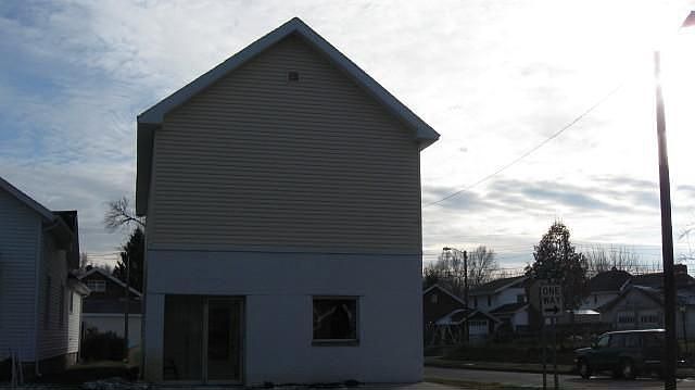 2nd image of 1023 W 5th St