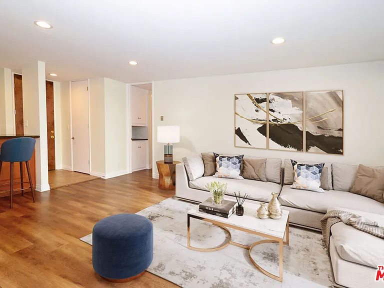 5950 Canterbury Dr #C212 — Photo 1