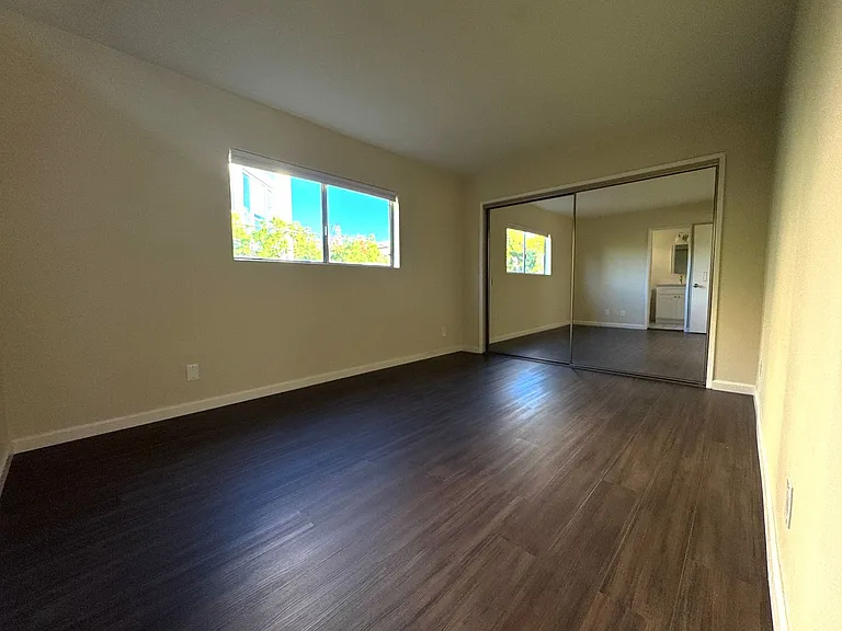 1124 N Olive Dr — Photo 8