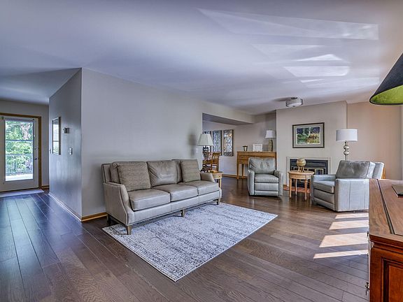 5th image of 921/923 Dartmouth Pl SE