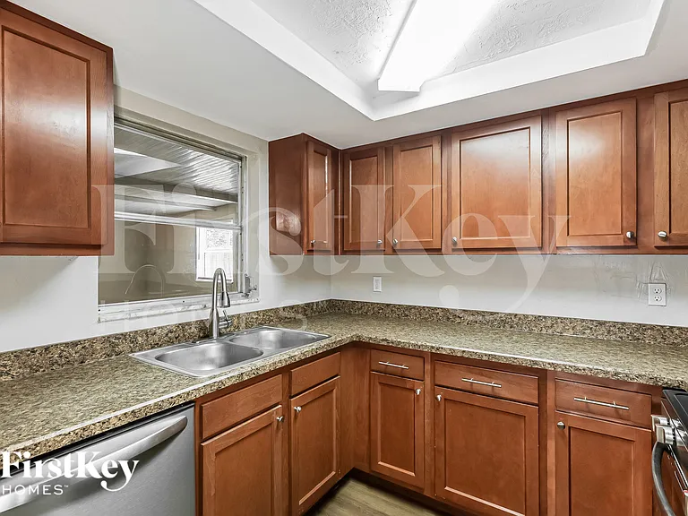 10805 Piccadilly Rd — Photo 9