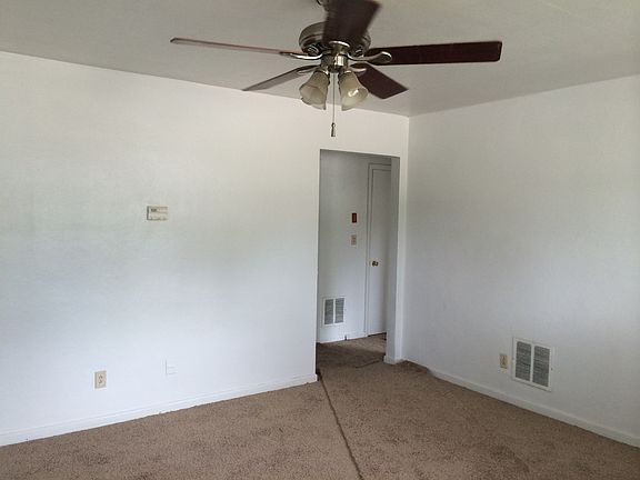 3rd image of 415B West Ln