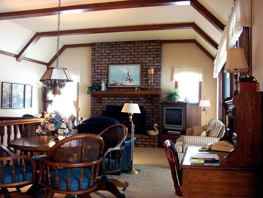 Vaulted Ceiling Living Rm